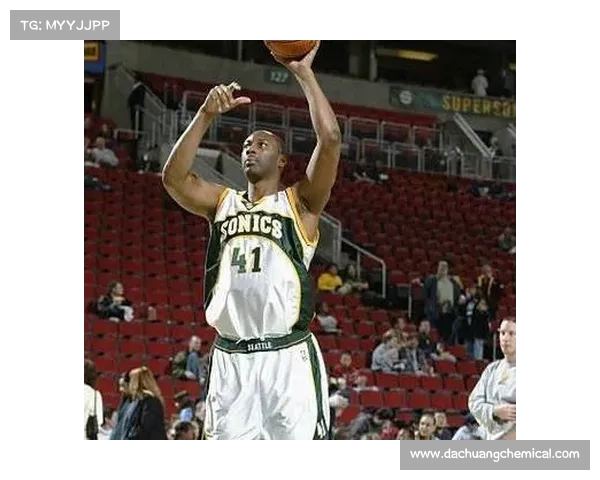 深入解析坎贝尔在篮球场上所承担的核心比赛角色定位与战术影响力 深入解析坎贝尔在篮球场上所承担的核心比赛角色定位与战术影响力