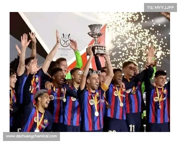 巴萨在国王杯决赛中力克瓦伦西亚夺冠展现强大实力