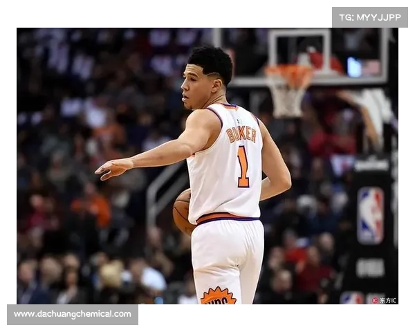 布克如何通过个人表现提升球队整体协作与战术配合能力分析